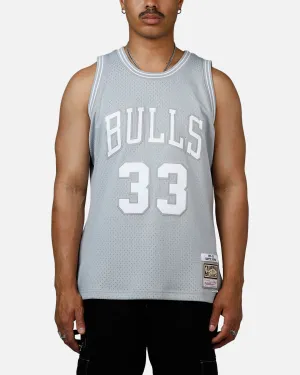 Mitchell & Ness Chicago Bulls Scottie Pippen 1997-1998 Swingman Jersey Grey