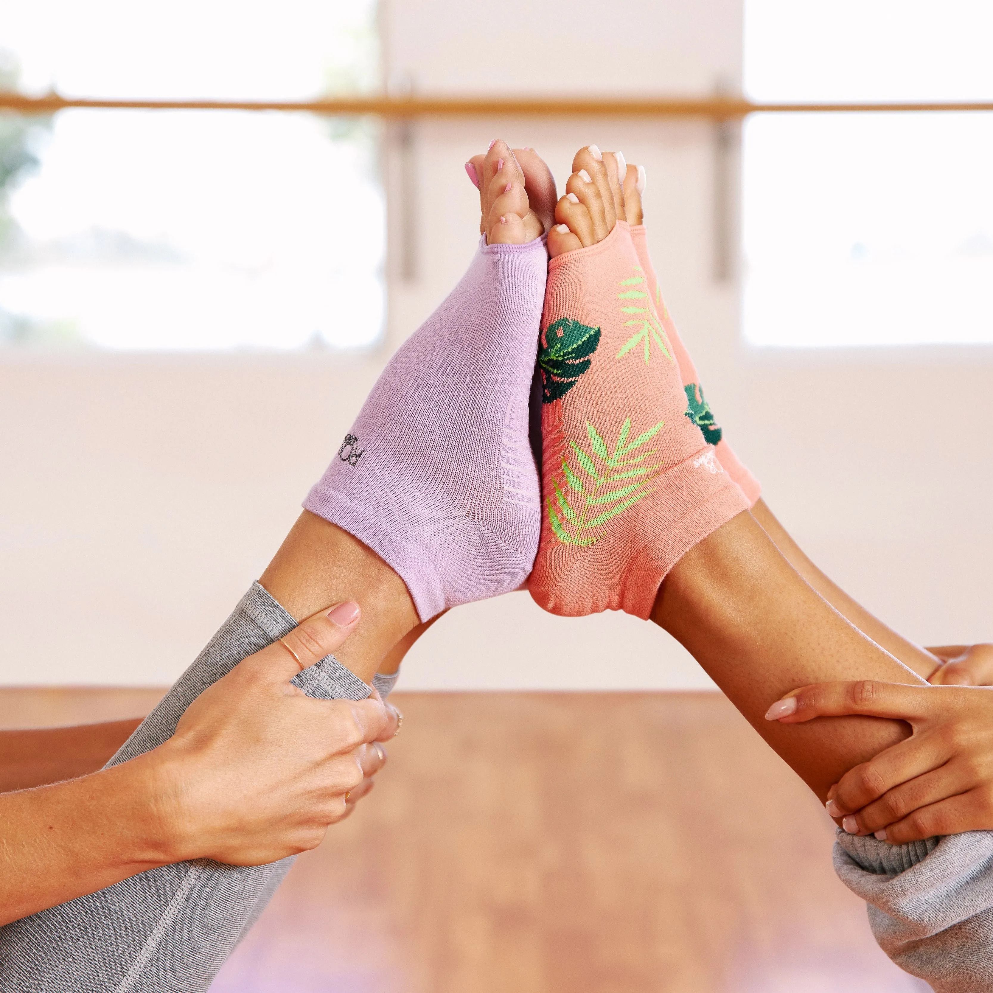 Rhiannon Low Show Solid Grip Socks (Barre / Pilates)