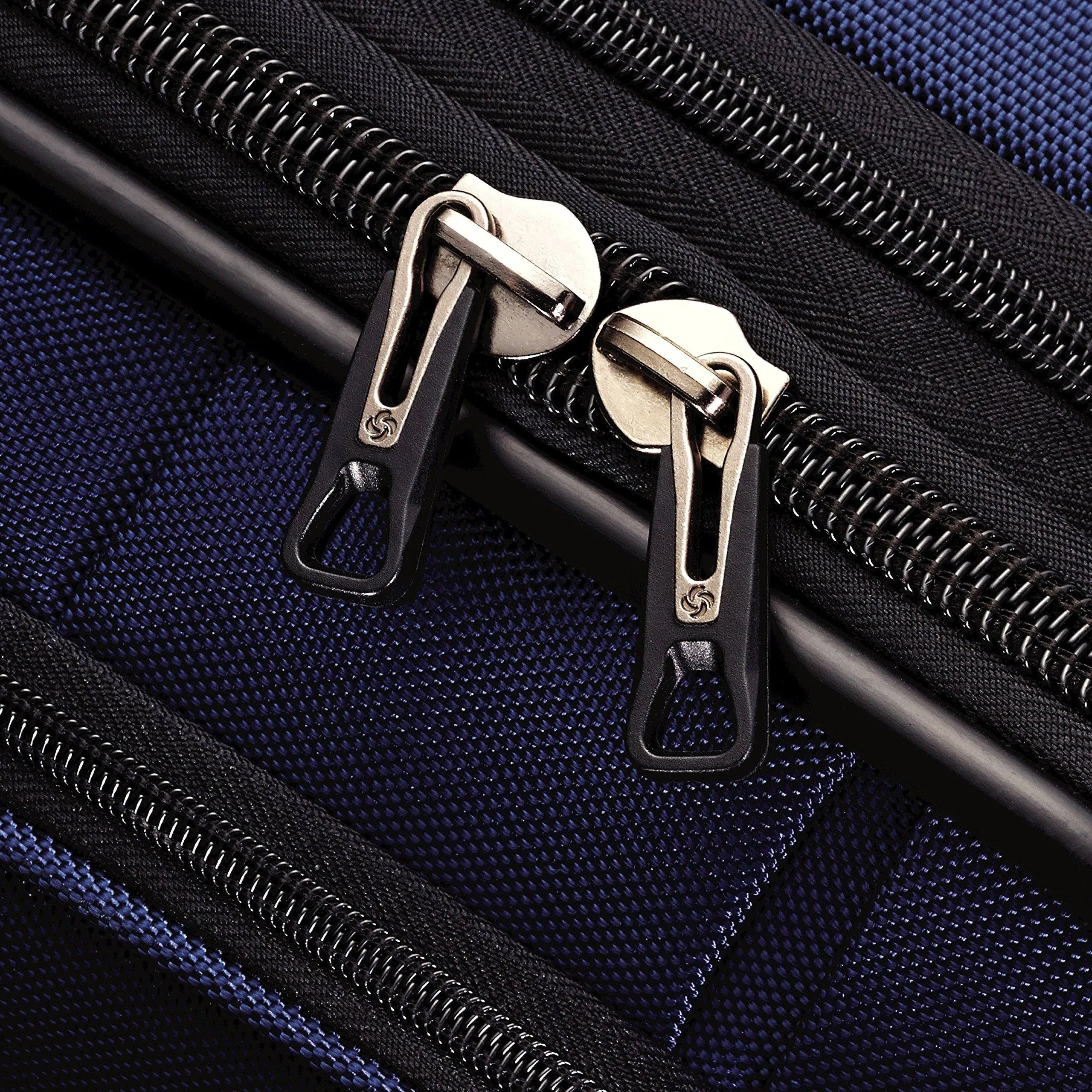 Samsonite DKX 25" 4-Wheel Medium Luggage